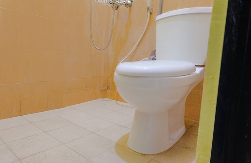 Madiun Hotel | Budget-Friendly Stay at OYO 1784 Hj. Aniek Residence