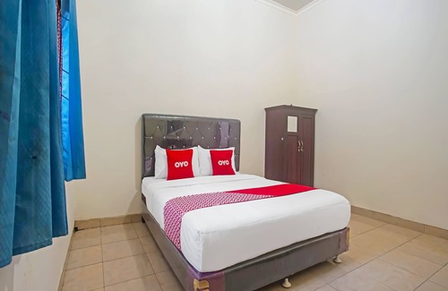 Metro Hotel | Guest Rated: 9/10 at OYO 1804 Guest House Oema'h Opa