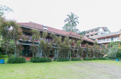 Jambelaer Hotel | Budget-Friendly Stay at OYO 1924 Hotel Rafflesia