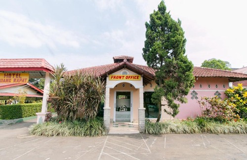 Jambelaer Hotel | Budget-Friendly Stay at OYO 1924 Hotel Rafflesia