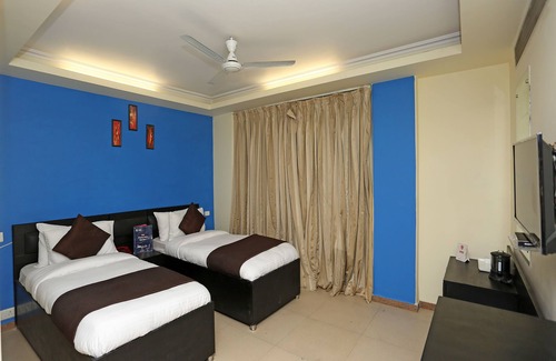 Green Park Hotel | Guest Rated OYO 23224 F-14 Green Park with Breakfast & Kids Play