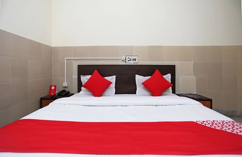 Cuttack Hotel | Budget-Friendly Family Stay at OYO 26808 Shree Ram Residency