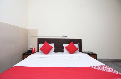 Cuttack Hotel | Budget-Friendly Family Stay at OYO 26808 Shree Ram Residency