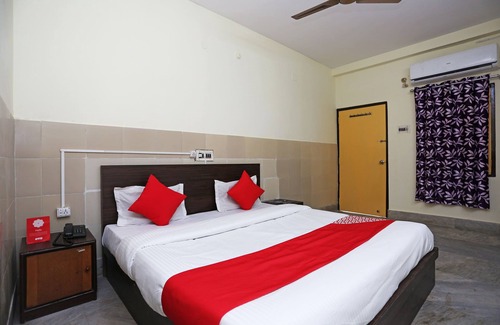Cuttack Hotel | Budget-Friendly Family Stay at OYO 26808 Shree Ram Residency