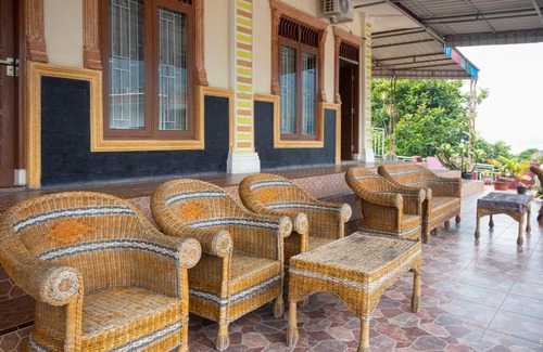 Parapat Hotel | Discover OYO 3275 Hotel Harapan Isyes with Breakfast & Hot Tub