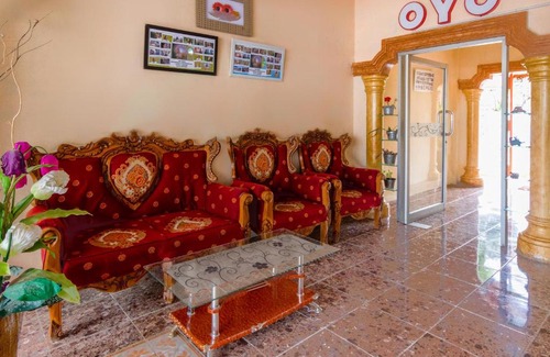 Parapat Hotel | Discover OYO 3275 Hotel Harapan Isyes with Breakfast & Hot Tub