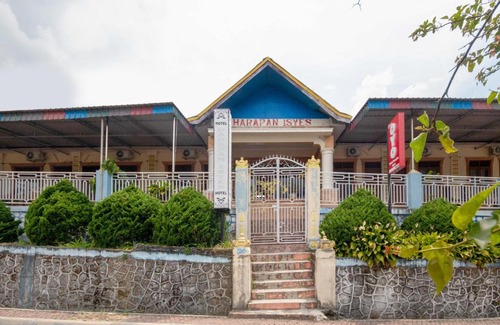 Parapat Hotel | Discover OYO 3275 Hotel Harapan Isyes with Breakfast & Hot Tub