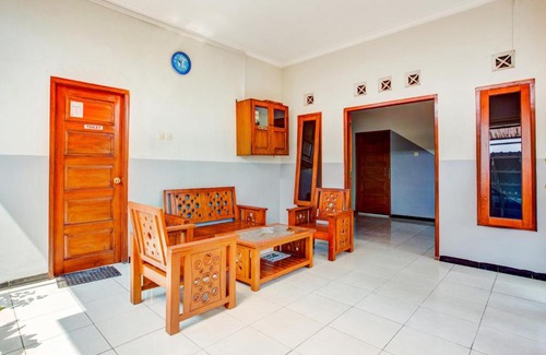 Banjarsari Hotel | Budget-Friendly Stay at OYO 3338 Wisma Anugerah Syariah