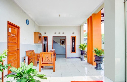 Banjarsari Hotel | Budget-Friendly Stay at OYO 3338 Wisma Anugerah Syariah
