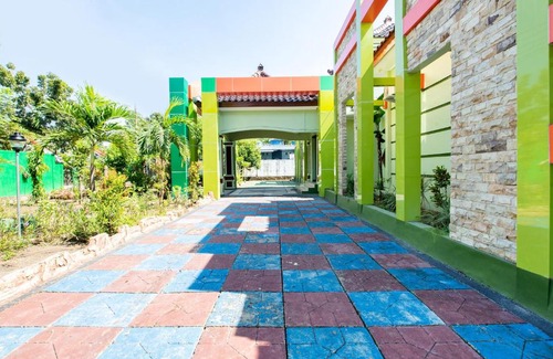 Bojonegoro Hotel | Budget-Friendly Stay at OYO 3452 Esemka Hotel & Resto