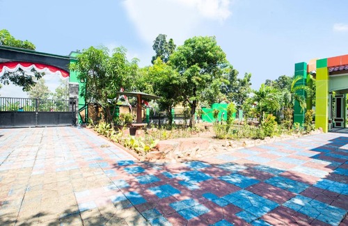 Bojonegoro Hotel | Budget-Friendly Stay at OYO 3452 Esemka Hotel & Resto