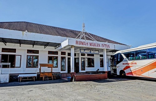 Kebasen Hotel | Budget-Friendly Stay at OYO 3479 Hotel Intan for Families