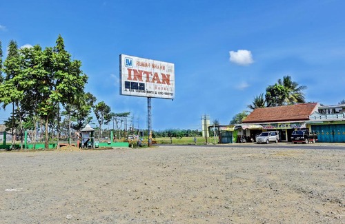 Kebasen Hotel | Budget-Friendly Stay at OYO 3479 Hotel Intan for Families