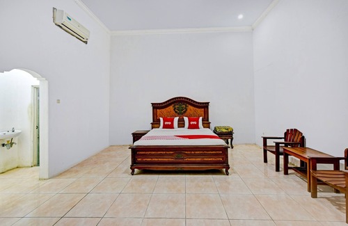 Kebasen Hotel | Budget-Friendly Stay at OYO 3479 Hotel Intan with Breakfast