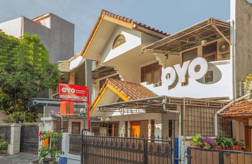 Kebon Kacang Hotel | Budget-Friendly Stay at OYO 366 Thamadhiro Residence