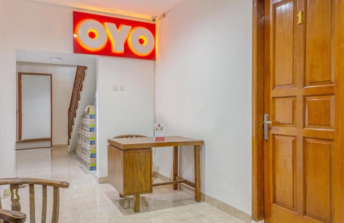 Kebon Kacang Hotel | Budget-Friendly Stay at OYO 366 Thamadhiro Residence