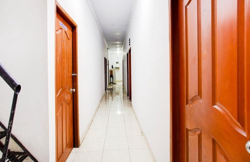 Mampang Prapatan Hotel | Discover OYO 3725 Sisca Guest House: Family-Friendly Stay