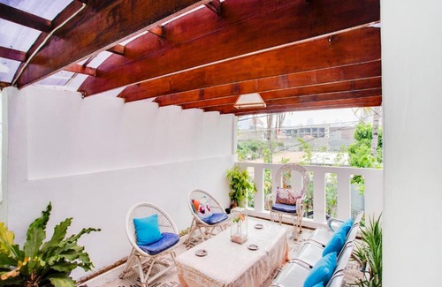 Mampang Prapatan Hotel | Discover OYO 3725 Sisca Guest House: Family-Friendly Stay