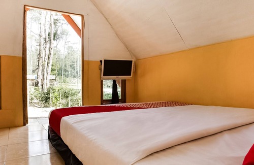 Rancabali Hotel | Budget-Friendly OYO 3772 Cigadog Residence with Breakfast