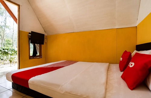 Rancabali Hotel | Budget-Friendly OYO 3772 Cigadog Residence with Breakfast
