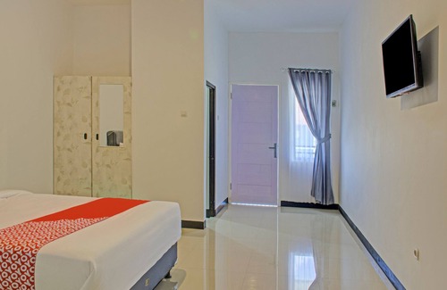 Cilacap Hotel | Budget-Friendly OYO 3841 Wisma 25 with Breakfast Included