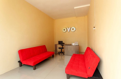 West Cirebon House | Cozy Richmond Guest House with Breakfast & Family Amenities