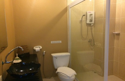 Takua Pa Hotel | Budget-Friendly OYO 619 Water Palm Resort with Pool & Dining