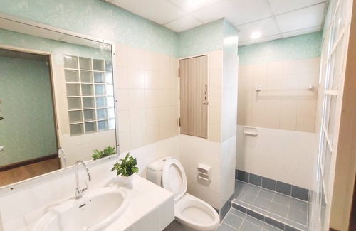 Din Daeng Hotel | Budget-Friendly Stay at OYO 75446 Travis Inthamara