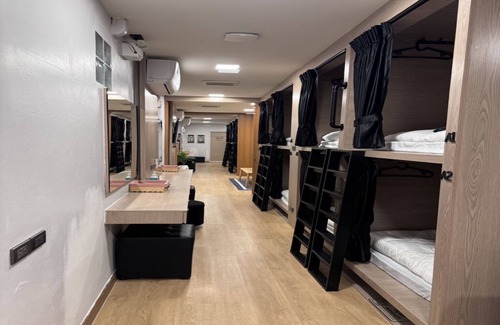 Chatuchak Hotel | Discover OYO 75495 Ratchadadome Hostel in Bangkok