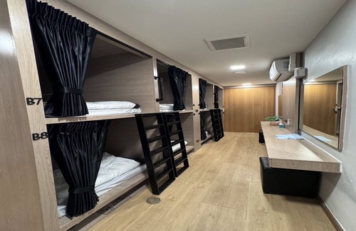 Chatuchak Hotel | Discover OYO 75495 Ratchadadome Hostel in Bangkok
