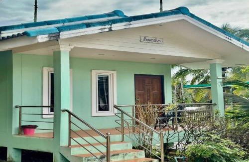 Nuea Khlong Hotel | Budget-Friendly Stay at OYO 75515 Sairung Farmstay