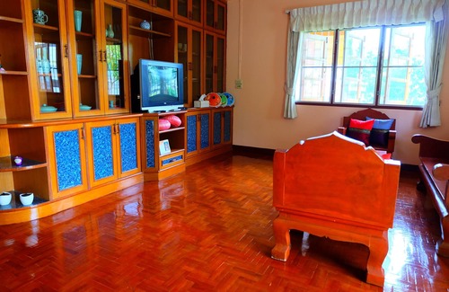 Luang Nuea Hotel | Budget-Friendly OYO 769 Ban Thassanee with Breakfast & Dining