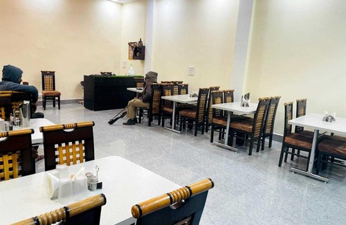 Kasganj Hotel | Discover Comfort at OYO 81025E Hotel Royal Relax