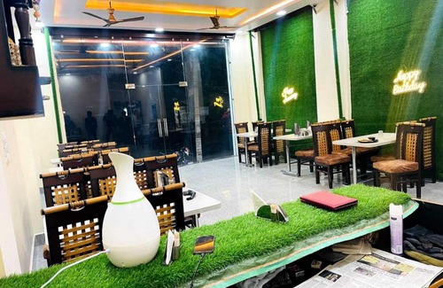 Kasganj Hotel | Discover Comfort at OYO 81025E Hotel Royal Relax