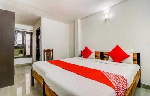 Aonla Hotel | Budget-Friendly OYO White House Hotel with Family Amenities
