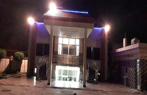 Bareilly Hotel | Discover OYO 82700 Hotel Imperial Lawn with Pool & Breakfast