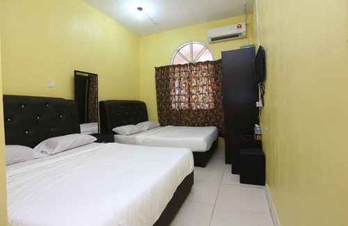 Kampung Ru Lima Hotel | Family-Friendly Stay at OYO 89819 Raz Hotel Kelulut