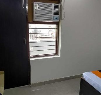 Phagwara Hotel | Budget-Friendly OYO 89870 Notea: Family-Approved Stay!