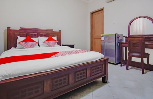 Mampang Prapatan Hotel | Budget-Friendly OYO 90094 Gayatri Residence with Pool & Breakfast