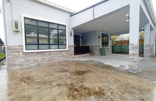 Kuching Apartment | Cozy Stay at OYO 90203 Emma Sukma Homestay with Breakfast