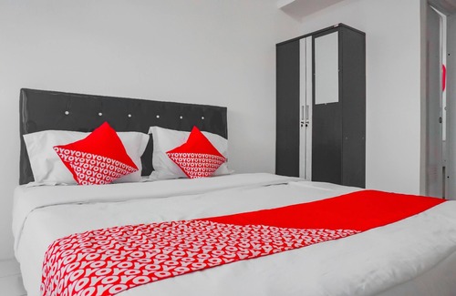 Gunung Putri Hotel | Book OYO 90241 SIROOMS: Family-Friendly Comfort Awaits