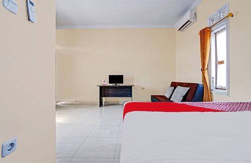 Subang Hotel | Budget-Friendly Stay at OYO 90416 Wisma Wayang Ajen
