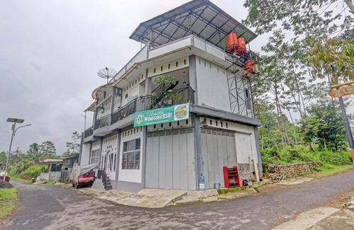 Wonosobo Hotel | Budget-Friendly OYO 90517 Homestay Wonosobo Asri