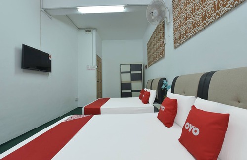 Kampung Kijing Hotel | Budget-Friendly Stay at Oyo 90631 Syahirah Hotel