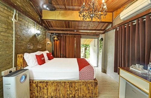 Kampung Bukit Dinding Hotel | Relax at OYO 90636 Teratak Zakiah Chalet with Pool & Breakfast