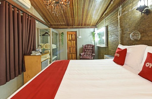Kampung Bukit Dinding Hotel | Relax at OYO 90636 Teratak Zakiah Chalet with Pool & Breakfast
