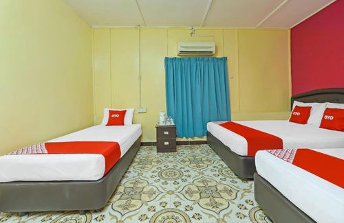 Kuala Tahan Hotel | Budget-Friendly OYO 90675 Holiday View Inn with Breakfast