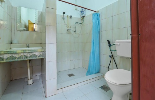 Kuala Tahan Hotel | Budget-Friendly OYO 90675 Holiday View Inn with Breakfast