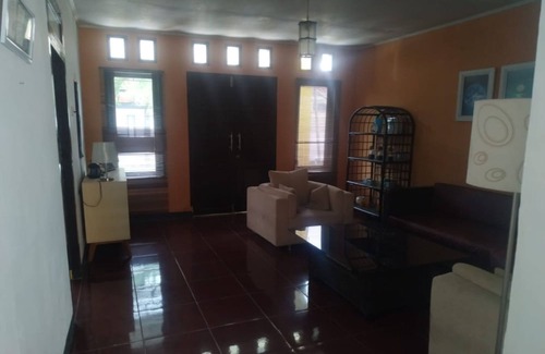 Palu Hotel | Budget-Friendly OYO 90699 Yellow White Guesthouse in Palu