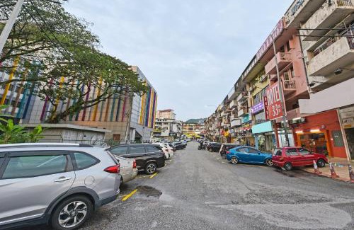 Taman Segar Hotel | Budget-Friendly OYO 90732 New Hotel 33 | Family Welcoming